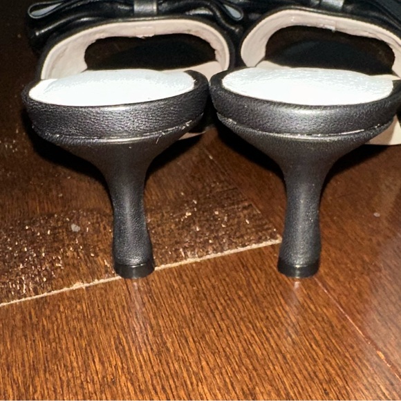 Jack Rogers-Lola Bow Mid Heel black size 8 New in box. - Picture 10 of 16